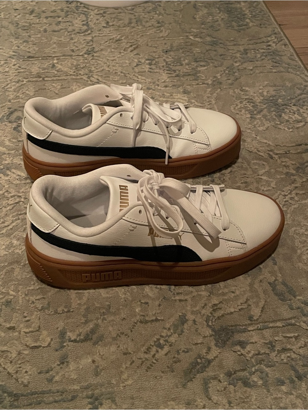 Puma White Black Gum Sole Platform Women's Athletic Sneakers 8.5 worn 1 time